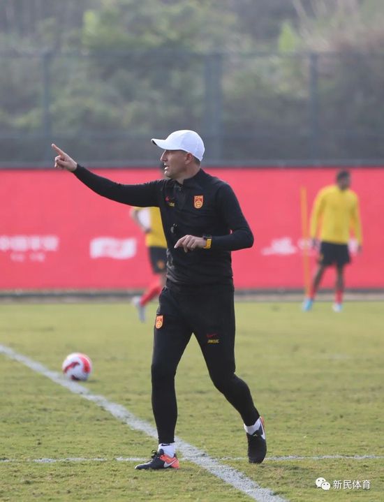 秘书被老板摸到呻吟